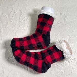 *NWOT Muk Luks Buffalo Plaid Sherpa Cabin Socks